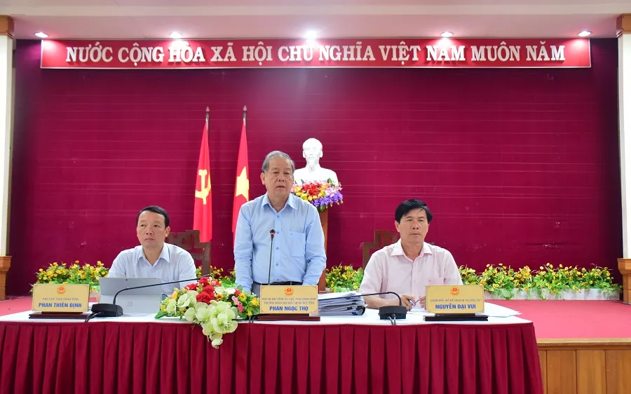 Ông Phan Ngọc Thọ trả lời các câu hỏi của phóng viên tại buổi họp báo thông báo kết quả Hội nghị phát triển Du lịch miền Trung và Tây Nguyên