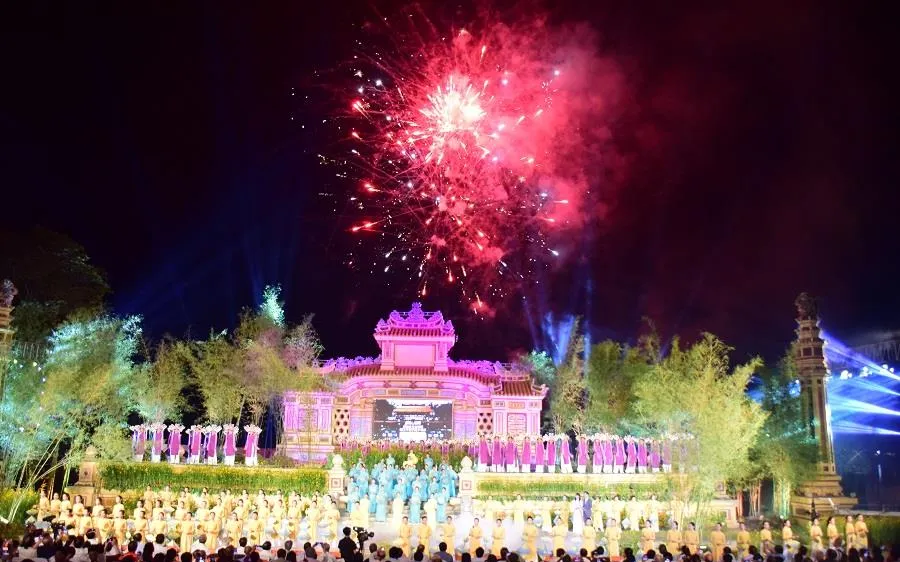 Lộng lẫy đêm khai mạc Festival nghề truyền thống Huế 2019.