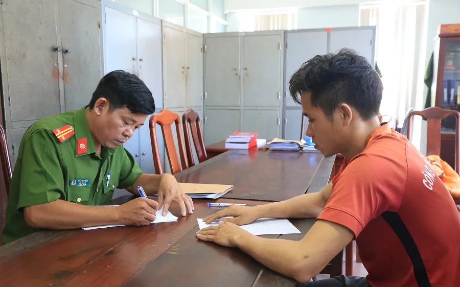 Công an đấu tranh với đối tượng cắt trộm cáp viễn thông