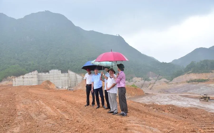 Kiểm tra tình hình khai thác cát, sỏi trái phép tại suối A Lin