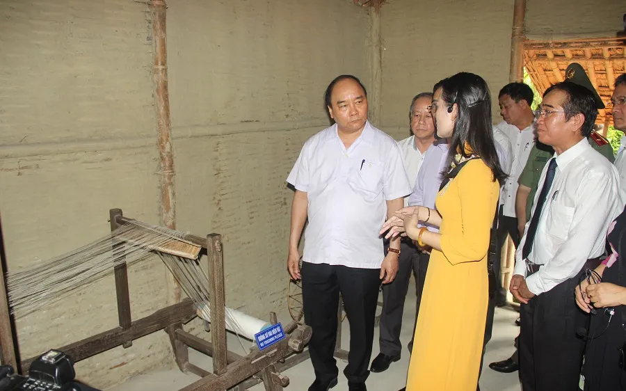Thủ tướng Nguyễn Xuân Phúc cùng các đồng chí lãnh đạo Đảng và Nhà nước thăm Nhà lưu niệm Bác Hồ tại Huế