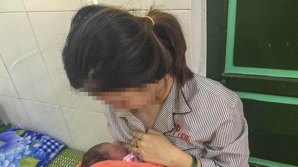 Bé gái được hạ sinh tại khu cách ly nặng 2,9kg ​