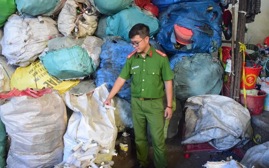 9 bao tải rác thải y tế bị phát hiện 