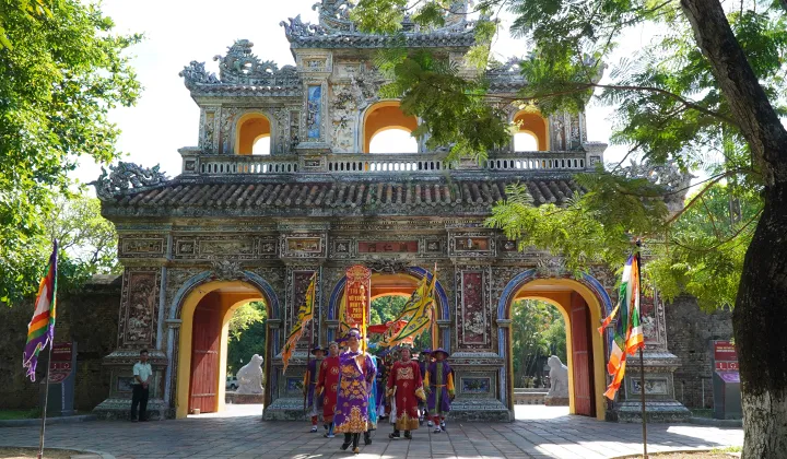 Đoàn rước tại lễ húy kỵ và tri ân Vũ Vương Nguyễn Phúc Khoát ​