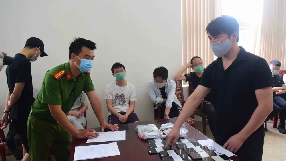 Công an thu giữ tang vật mà 7 đối tượng quốc tịch Trung Quốc sử dụng để đánh bạc