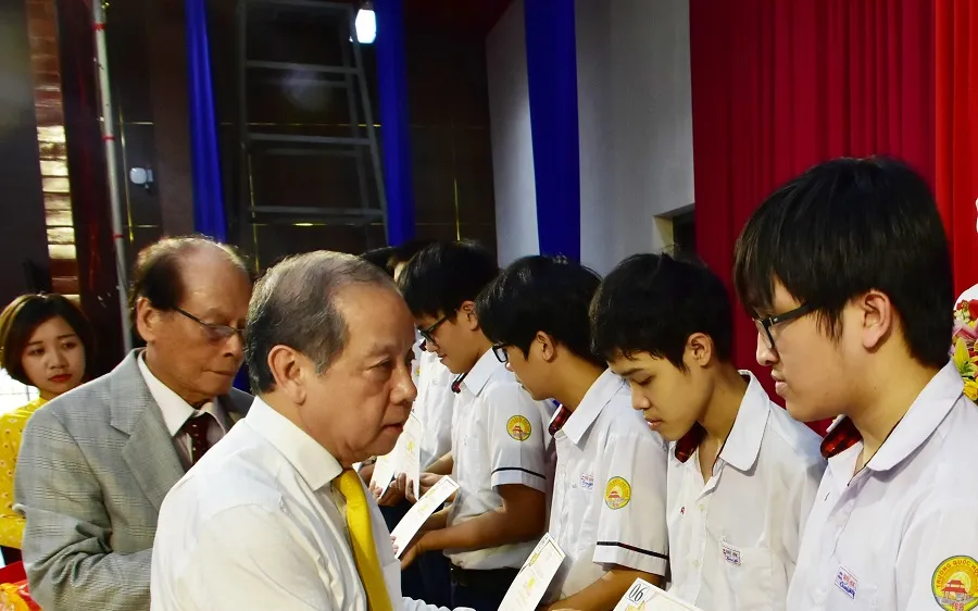  Trao 212 suất học bổng Vallet năm 2020 tại Thừa Thiên - Huế