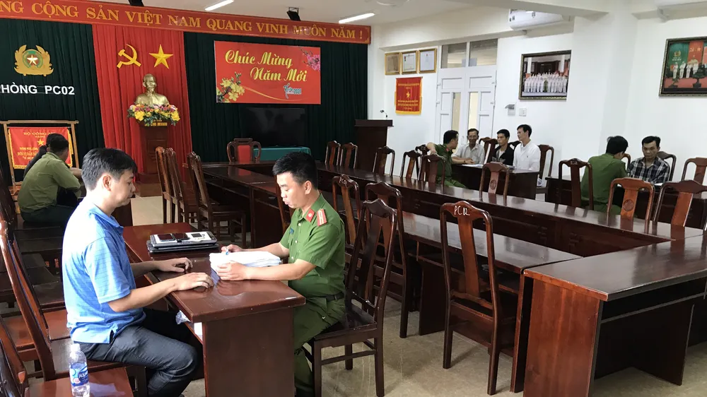 Công an đấu tranh với các đối tượng cá độ