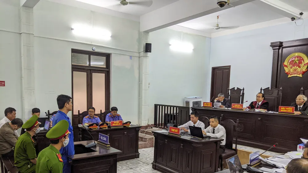 Phiên tòa xét xử sơ thẩm bị cáo Phương