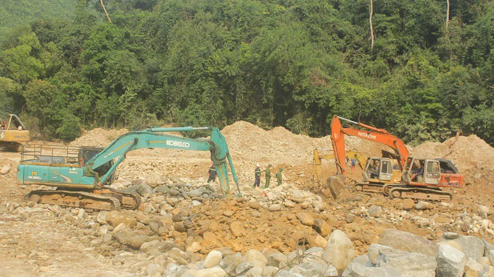 Lật tung hơn 30.000m³ đất đá vẫn không tìm thấy nạn nhân Thủy điện Rào Trăng 3