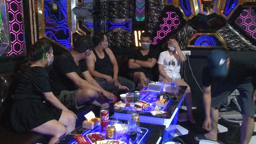 Các đối tượng sử dụng ma túy tại quán Karaoke Family ​