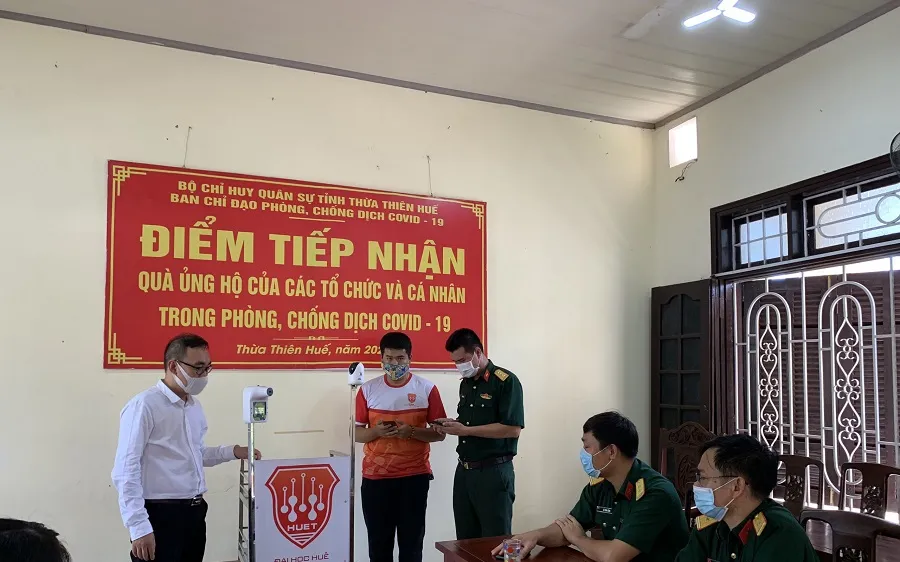 Khoa Kỹ Thuật và Công Nghệ - Đại học Huế tổ chức bàn giao và hướng dẫn sử dụng Robot HUET02 cho Bộ Chỉ huy Quân sự tỉnh Thừa Thiên - Huế ​