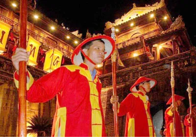 Tái hiện lễ Đổi gác tại Ngọ Môn Huế