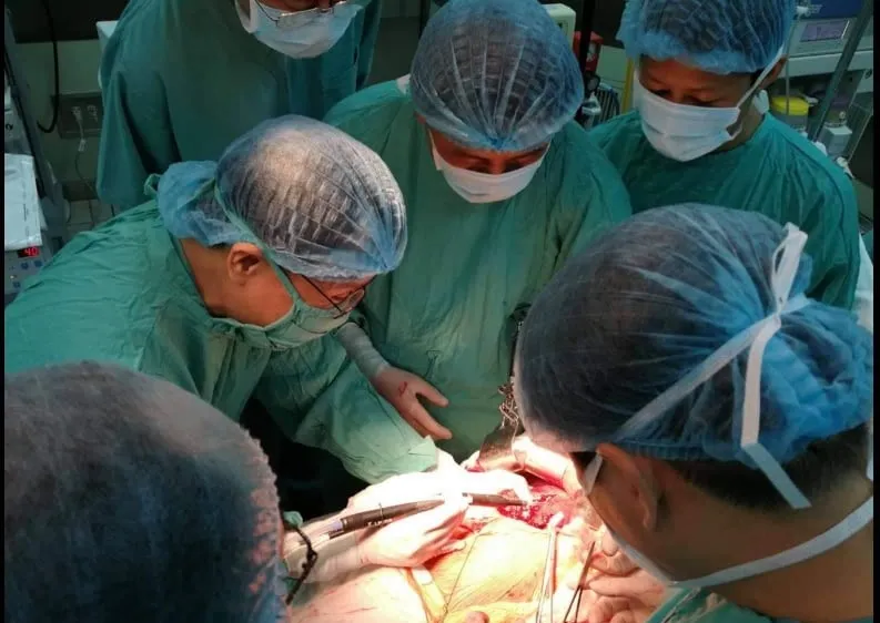 Ứng dụng công nghệ mới để phẫu thuật cho bệnh nhân ung thư gan tại Bệnh viện Trung ương Huế.