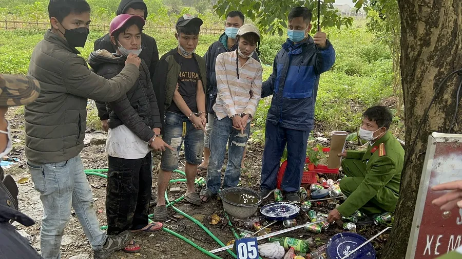 Công an bắt gọn 3 đối tượng vận chuyển ma túy.
