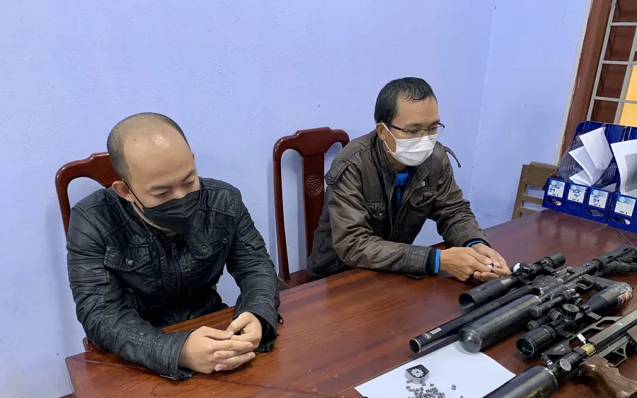 Hà và Thiệu cùng tang vật ​
