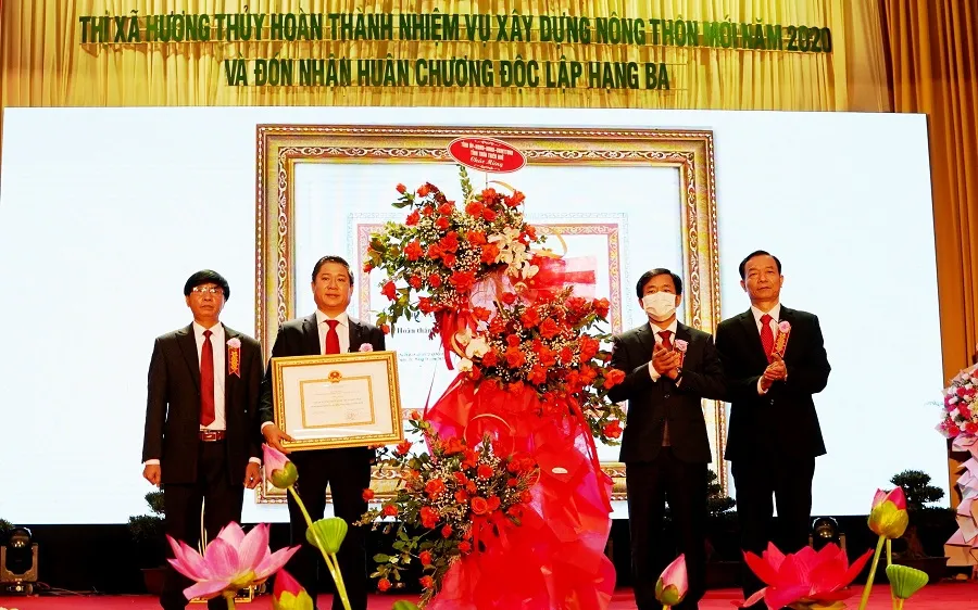 Thị xã Hương Thủy đón Bằng công nhận hoàn thành nhiệm vụ xây dựng nông thôn mới năm 2020 của Thủ tướng Chính phủ ​