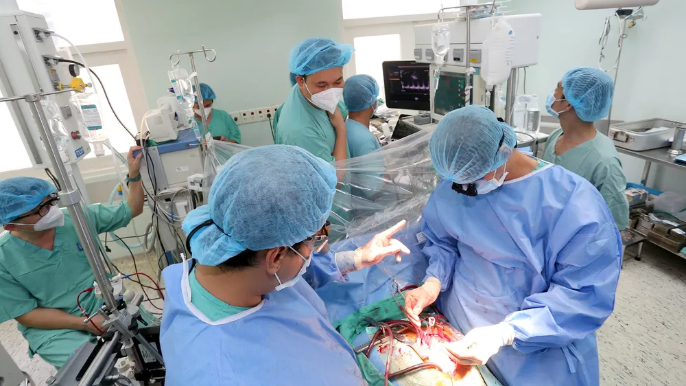 Bệnh viện Trung ương Huế ghép thành công trái tim thanh niên 19 tuổi hiến tặng cho nam bệnh nhân 37 tuổi ​