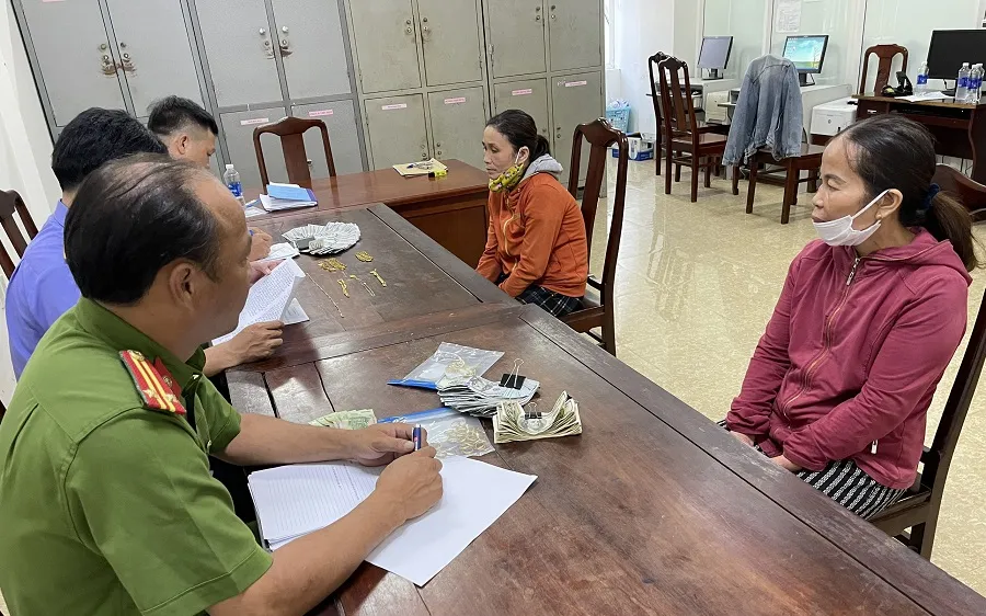 Hai đối tượng tại cơ quan công an
