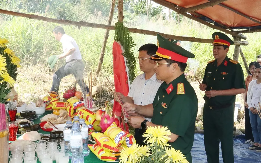 Dâng hoa, dâng hương tưởng nhớ, tri ân 13 liệt sĩ đã hy sinh khi làm nhiệm vụ cứu nạn tại khu vực sạt lở Thủy điện Rào Trăng 3