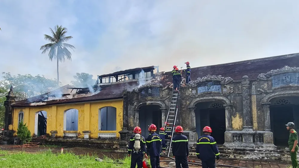 Cháy tòa nhà trong khuôn viên di tích Quốc Tử Giám triều Nguyễn