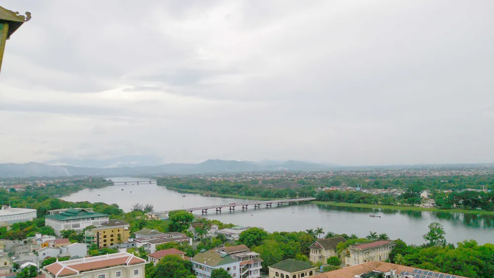 Trung tâm TP Huế nhìn từ trên cao ​