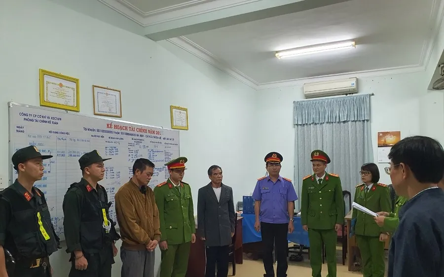 Đọc lệnh bắt giam các đối tượng