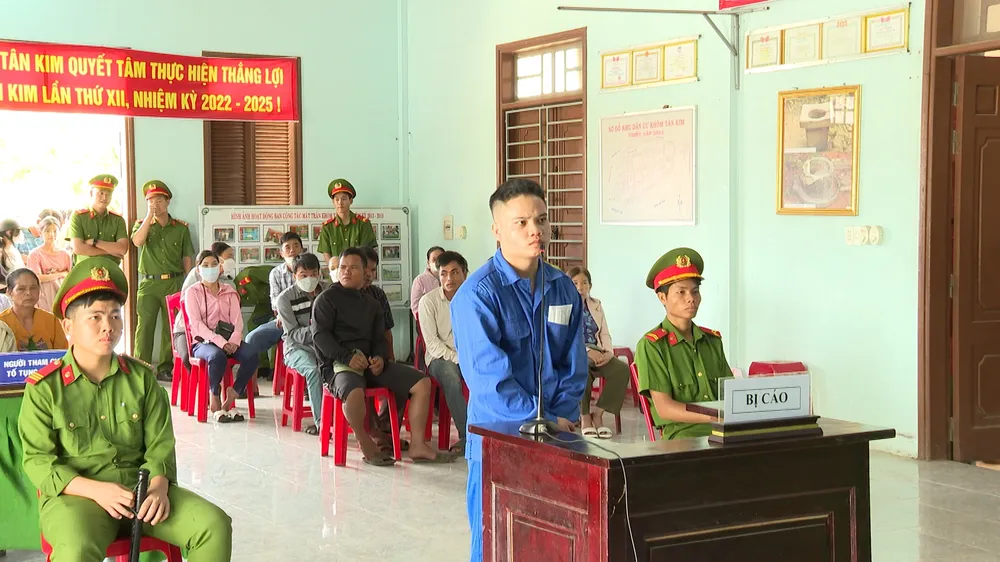 Bị cáo Hồ Lăng trước tòa