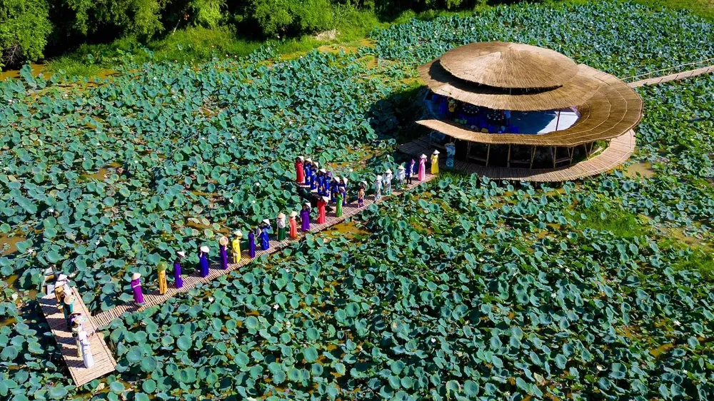 Lễ hội áo dài cộng đồng 2023 tại làng cổ Phước Tích