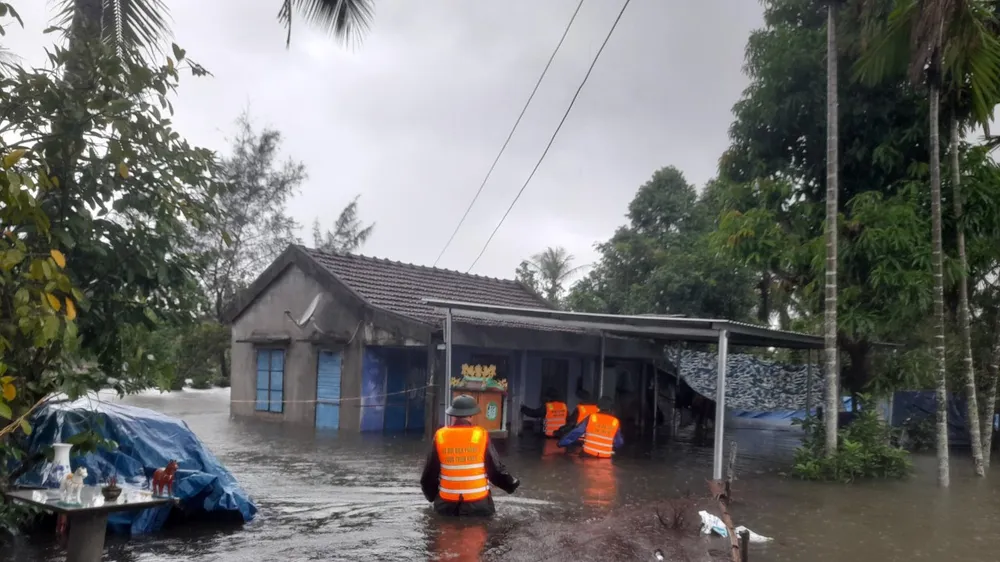 Bộ đội Biên phòng Thừa Thiên Huế ứng cứu người dân vùng thấp trũng