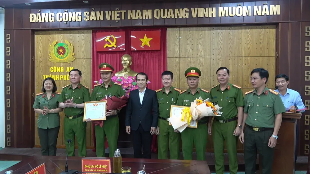 Trao thưởng các lực lượng bắt giữ 2.300 viên ma túy tại Huế
