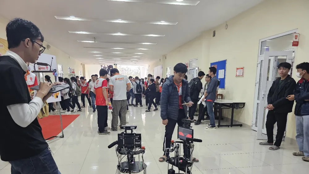 Học sinh, sinh viên hào hứng tham dự Ngày hội trải nghiệm trí tuệ nhân tạo