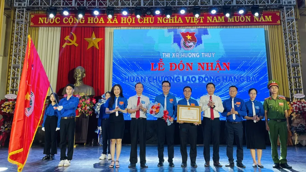 Thị Đoàn Hương Thủy long trọng tổ chức lễ đón nhận Huân chương Lao động hạng Ba do Chủ tịch nước trao tặng