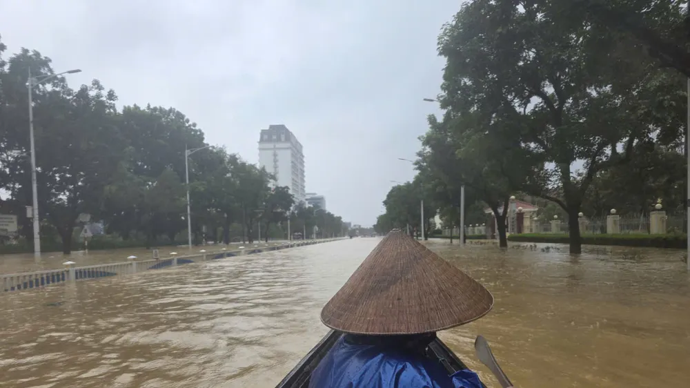 Cộng đồng mạng xã hội phẫn nộ trước những kẻ chèo đò hám lợi