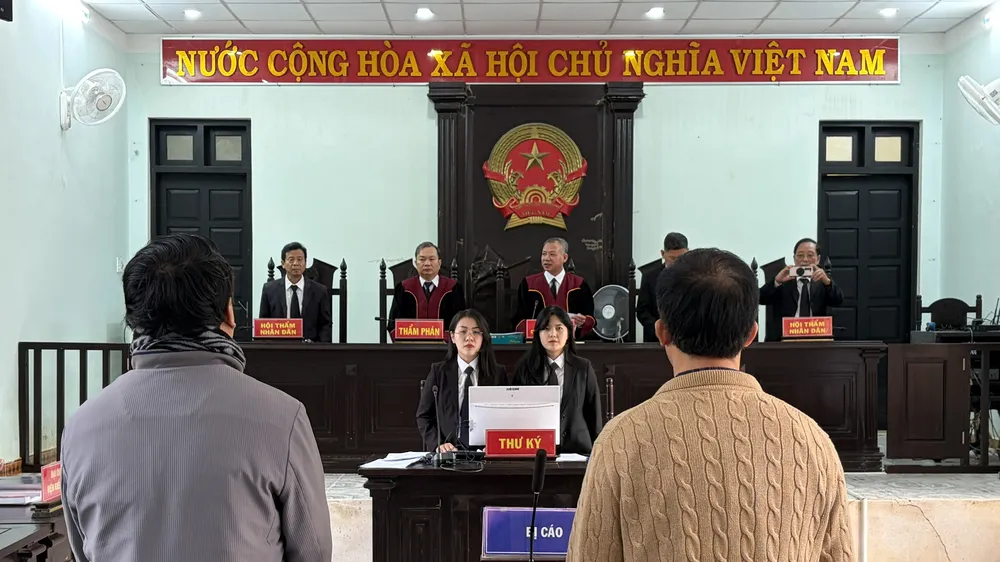Tạm hoãn phiên tòa xét xử cựu Giám đốc Đại học Huế 