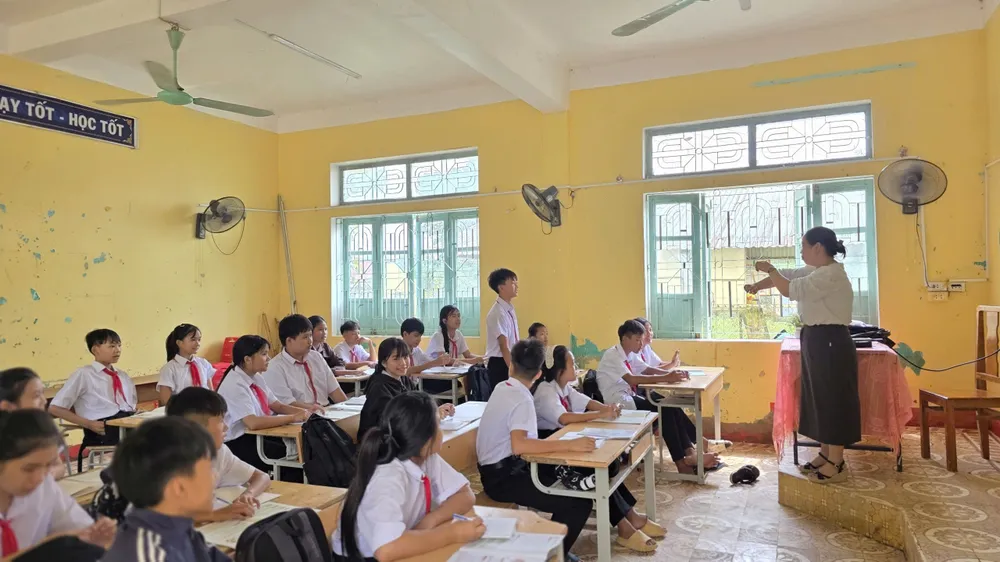 Sáng 16-9, 100% học sinh Trường Tiểu học và THCS Ba Lòng đi học trở lại