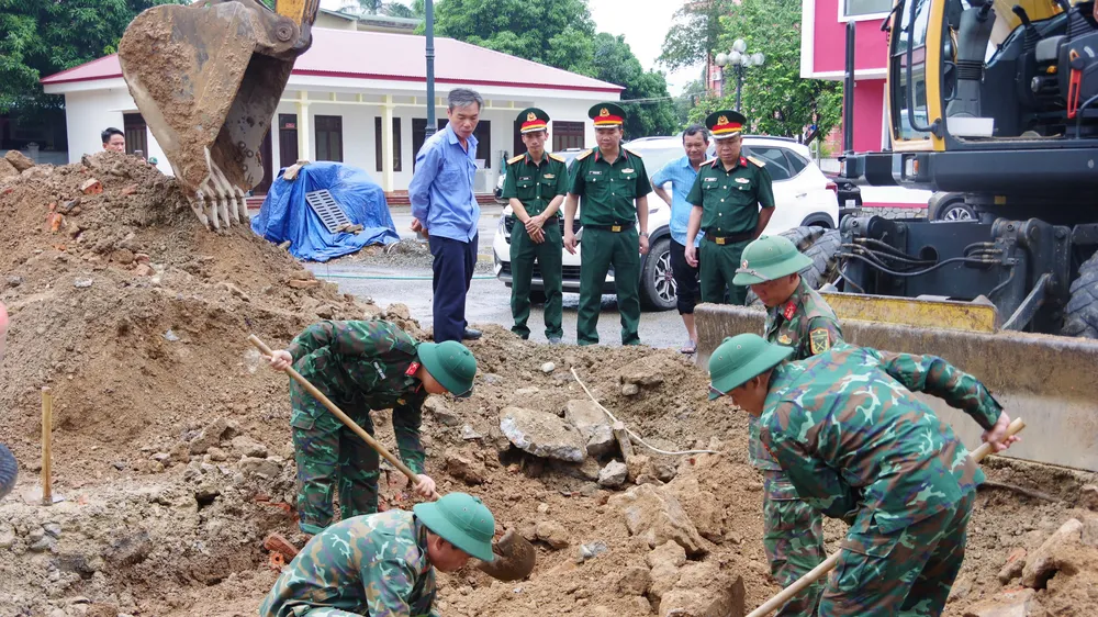 Lực lượng chức năng phát hiện 6 hài cốt liệt sĩ khi thi công công trình ở khu phố Thành Cổ