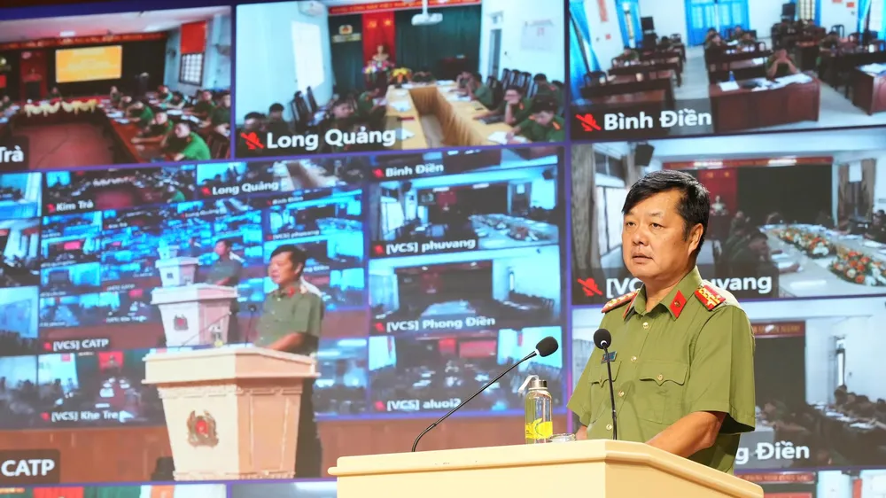 Đại tá Nguyễn Đình Dương, Giám đốc Công an TP Huế phát biểu chỉ đạo tại hội nghị