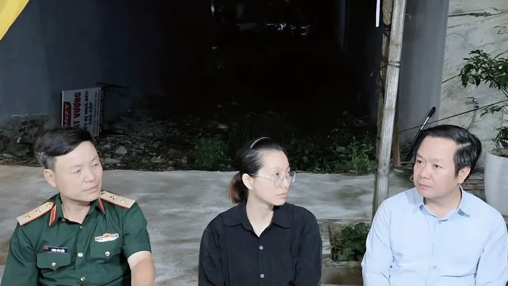Bí thư Tỉnh ủy Hưng Yên thăm thân nhân Thiếu tá hy sinh khi cứu người