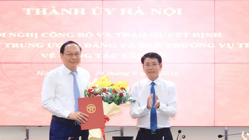 Thứ trưởng Bộ Nông nghiệp và Môi trường làm Trợ lý Bí thư Thành ủy Hà Nội