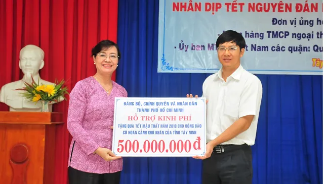 Chủ tịch HĐND TPHCM Nguyễn Thị Quyết Tâm thăm, tặng quà Tết đồng bào nghèo Tây Ninh