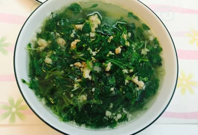 Vợ bỏ lá ngón vào canh để hạ độc chồng