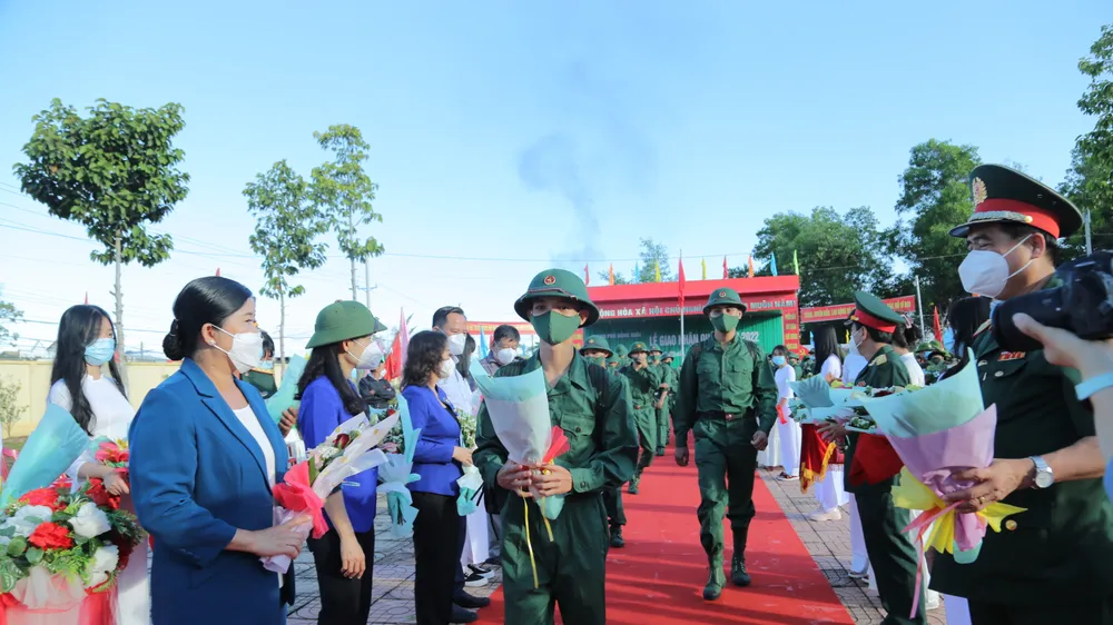 Hàng ngàn thanh niên Đông Nam bộ hăng hái lên đường nhập ngũ