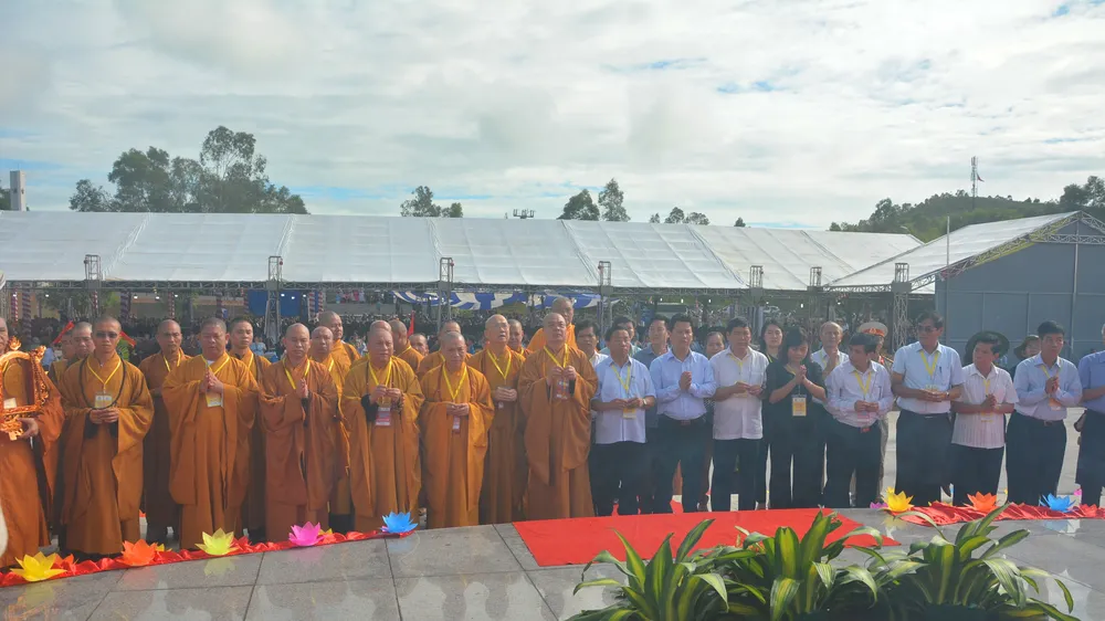 Các đại biểu về tham dự đại lễ cầu siêu