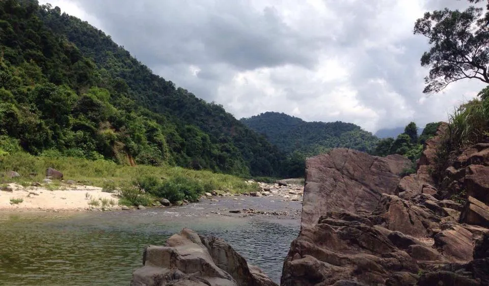 Khe suối Rào Àn, gần nơi hiện trường nạn nhân Q. bị đuối nước