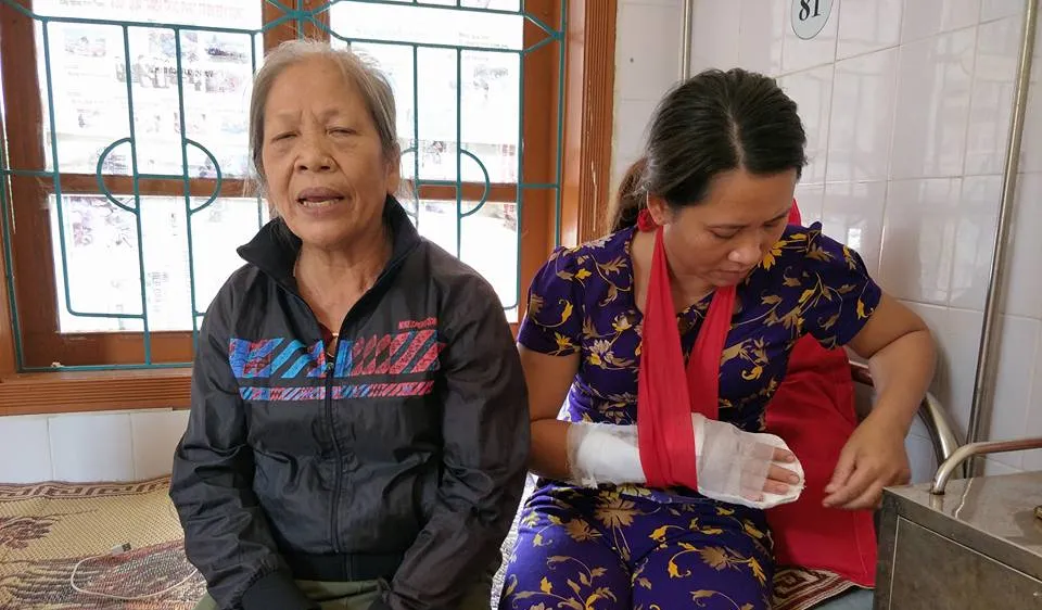 Chị Trần Thị Thanh H. với vết thương đã được băng bó