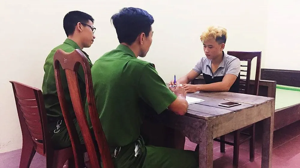 Đối tượng Lê Đình Truyền tại cơ quan công anh. Ảnh do Công an Hà Tĩnh cung cấp
