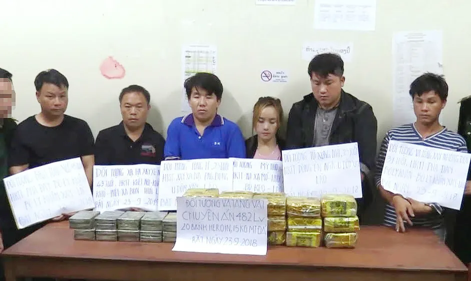 Các đối tượng và tang vật ma túy đá, heroin bị lực lượng chức năng bắt giữ