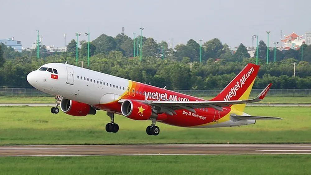 Máy bay Vietjet hạ cánh nhầm đường băng tại Cam Ranh