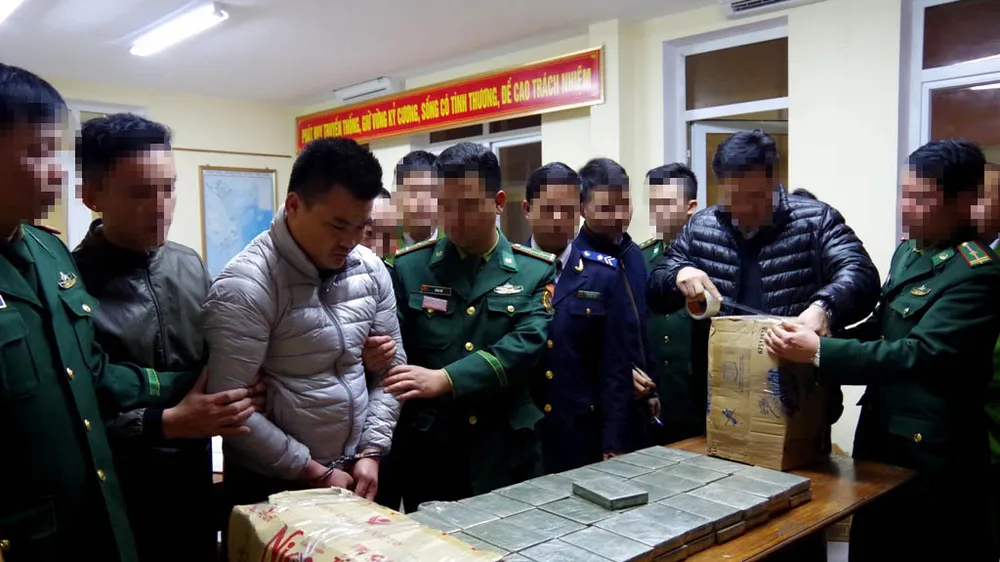 Đối tượng bị bắt giữ cùng tang vật 