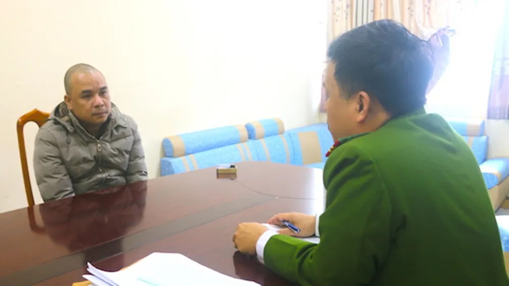 Đối tượng Trần Lê Vinh Quang tại Cơ quan điều tra. Ảnh: Công an Hà Tĩnh cung cấp